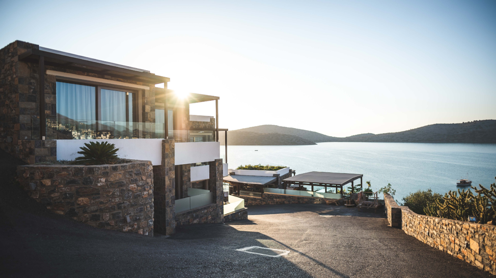 gorgeous lakefront home near sunset