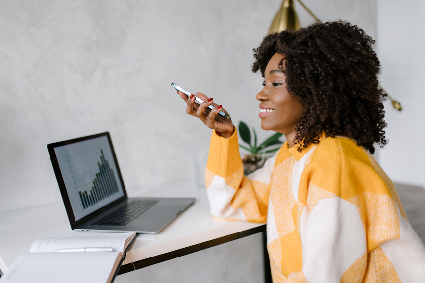 woman using relationship selling while talking on the phone